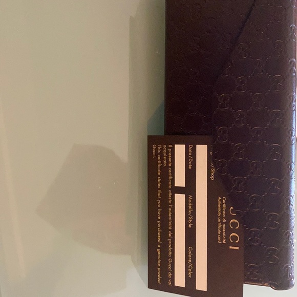 Authentic Gucci sunglasses only wore once - Picture 4 of 4